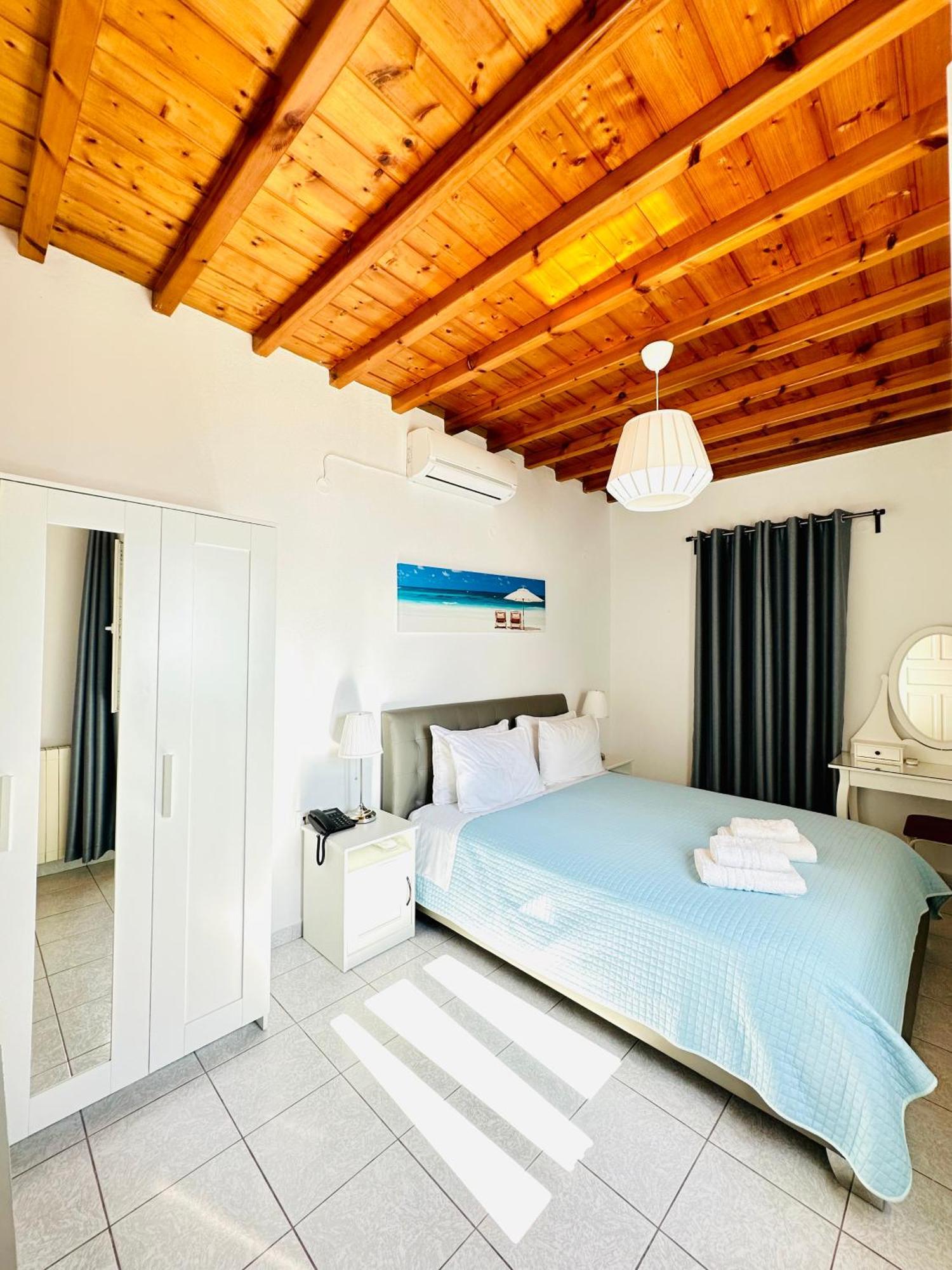 Villa Oceania Tourlos Room photo